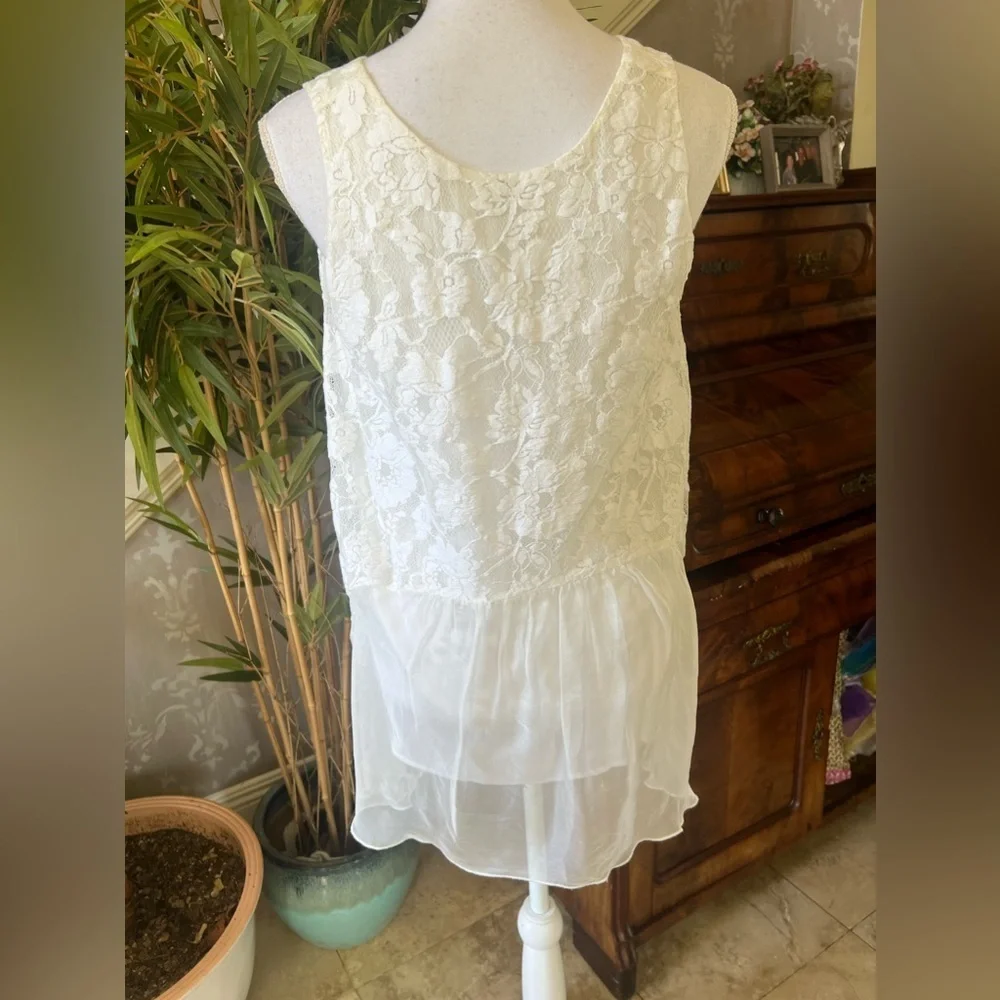 Belle Bird ladies, cotton blend lace top sleeveless size medium excellent cond - Picture 3 of 13